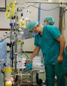 Cuidados básicos de Enfermería en Unidades de Cuidados Intensivos